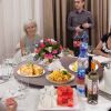 VEVOR 24 in Wood Lazy Susan Turntable, 360° Rotation Round Clear Tabletop Rotating Tray, Acacia Wood Dining Table Centerpiece, Smooth and Silent Spin